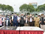 Peresmian Dua Sarana Publik, Rizki Apriwijaya: Selamat Untuk Warga Kota Bekasi Gubernur Jawa Barat, Ridwan Kamil (Tengah) sesuai meresmikan Gedung Creative Center Kota Bekasi. Senin (21/2). Foto. Istimewa