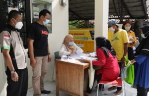 698 KPM Kelurahan Cibadak Menema BPNT
