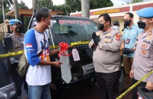 Berhasil Ungkap Kasus Pencurian, Polres Bogor Serahkan 2 Unit Kendaraan Kepada Pemiliknya