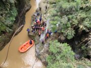 Terpelesat dan Hanyut Terbawa Arus, Warga Bantar Peteuy Akhirnya Ditemukan Dikali Ciliwung Oleh Tim Sar