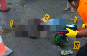 Seorang Pria Pengendara Motor Ditancap Golok Dipunggungnya, Polisi Olah TKP
