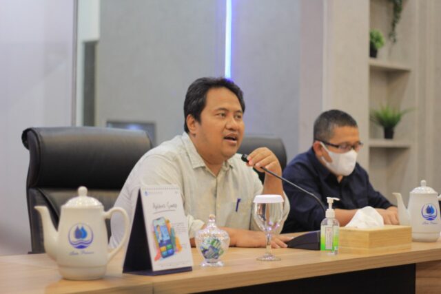 IMG-20220315-WA0084 Dirut dan Kuasa Hukum Perumda Tirta Pakuan Angkat Bicara terkait tudingan ijazah palsu dalam konprensi pers di ruang Command Center, Selasa (15/3/2022)