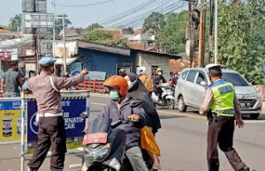 Putuskan Mata Rantai Covid-19, Polsek Ciawi Lakukan Patroli PPKM