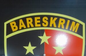 Diduga Gangguan Jiwa, Motor Terparkir Diwarung Makan Digasaknya