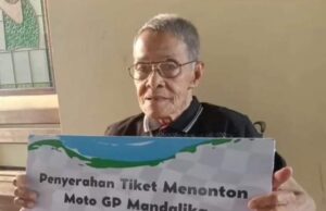 Gubernur Jabar Berikan Penghargaan Bagi Tjètjèp Heriyana Legenda Pembalap Nasional, Nonton Langsung MotoGP Disirkuit Mandalika Lombok