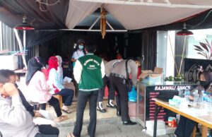 Sukseskan Program Pemerintah, Kasubsi Penmas Polresta Bogor Kota Dampingi Nakes Dalam Percepatan Vaksinasi