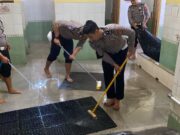 Bhakti Ramadhan 1443 H, Jajaran Polresta Bogor Kota Bersih-Bersih di Masjid At-Tohiriyah Empang kota Bogor