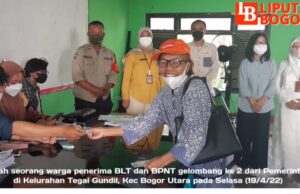 Dibagi 2 Gelombang, Warga Tegal Gundil Antusias Ikuti Vaksinasi Sekaligus Ambil BLT dan BPNT dari Pemerintah