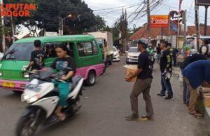 Ramadhan 1443 H, Paguyuban Aing Sunda Bagikan Ratusan Takjil Bagi Masyarakat