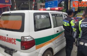 Mobil Ambulans Nekad Terobos Jalur One Way Puncak, Ternyata Bawa Wisatawan Bukan Orang Sakit