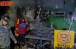 Sedang Ramai Pembeli, Nasib Naas Kebakaran Menimpa Kedai Bakso Malang BNR
