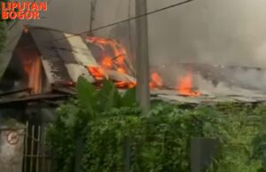 Kebakaran Hebat Hanguskan 4 Rumah Dinas RSMM Kota Bogor
