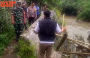 Intensitas Hujan Tinggi, Pinggiran Sungai Ciapus Tergerus Longsor