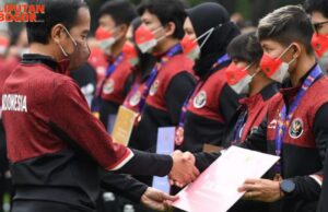Presiden Jokowi Serahkan Bonus Bagi Atlet Peraih Medali SEA Games Ke-31 Vietnam
