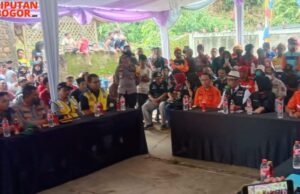 Tinjau Lokasi Bencana Bogor Barat, Gubernur Jabar Berikan Bantuan 500 Juta Untuk Korban yang Terdampak