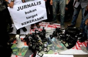 Ratusan Wartawan Gerudug Makopolres Karawang, Minta Usut Tuntas Kriminalisasi Jurnalis