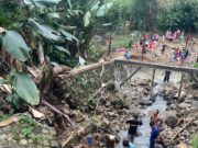 Asik Bermain Air, 3 Bocah Tertimpa Tebing Batu Dibantaran Kali Cipinang Gading
