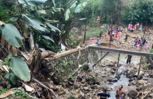 Asik Bermain Air, 3 Bocah Tertimpa Tebing Batu Dibantaran Kali Cipinang Gading