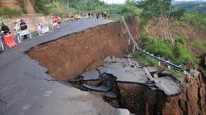 Akses Jalan Cipanas Puncak Terputus Longsor Pasca Gempa 5,6 Sr