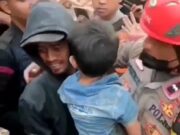 Kuasa Ilahi ! 3 Hari Tertimbun Reruntuhan Gempa Cianjur, Azka Anak 5 Tahun Masih Hidup Diselamatkan TNI-Polri