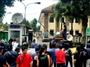 Puluhan Mahasiswa dan Ahli Waris Satroni Kantor Pengadilan Agama Bogor, Minta Hentikan Proses Eksekusi Lahan Tanah
