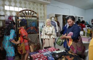 Dedie – Yantie Ajak GOW Manokwari ke Kampung Batik Cibuluh