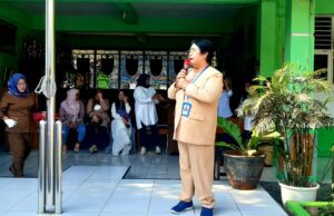 Mariones Sosok Guru Terbaik yang Mengabdi 30 Tahun Menjadi Guru di SMPN 11 Harus Masuk Masa Purna Bakti dalam Usia 60 Tahun