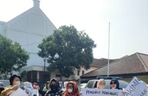 Puluhan Anggota KSP SB Gelar Aksi dan Kawal Persidangan di PN Kota Bogor, Minta hak-haknya di Kembalikan