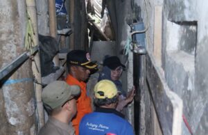 Sekda Tinjau Rumah Ambruk di Katulampa, Perintahkan Segera Tangani
