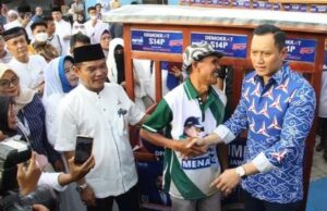 Safari Ramadhan Ketum AHY Bersama Warga Bogor, Hibahkan 10 Gerobak untuk Majukan UMKM