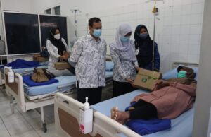 YKI Salurkan 100 Paket Ramadhan Untuk Penderita Kangker