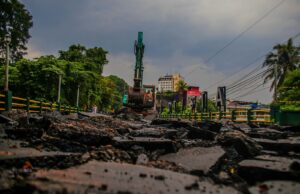 Revitalisasi Jembatan Otista Mulai Dikerjakan, Tahap Awal Pengangkatan dan Bongkar Aspal