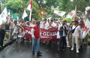 Ratusan Kader dan Marching Band Iringi Calon Pengantin Bacaleg Partai Gerindra Daftar di KPU Kota Bogor