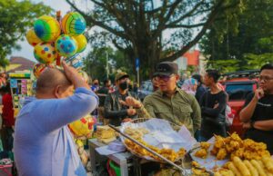 Kumpul Bersama Warga di Alun-alun Kota Bogor, Bima Arya Cek Fasilitas