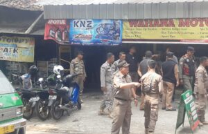 Satpol PP Kota Bogor Tertibkan Pedagang di Sepanjang Trotoar Jalan Ahmad Yani