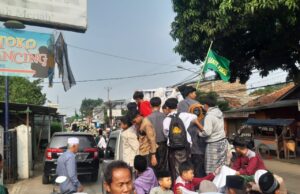 Warga Desa Leuwinutug Peringati Tahun Baru Islam 1445 H dengan Pawai hingga Santunan Yatim di Ponpes Daarul Fikri