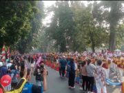 Keren Kirab Festival Merah Putih, Ribuan Warga Bogor Tumpah Ruah Kawal Bendera Raksasa Sepanjang 100 M