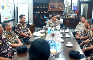 Kapolresta Bogor Kota Terima Kunjungan dan Silaturahmi PC 10.05 KB Kota Bogor, Akan Diagendakan Ngopi Bareng Dalam Waktu Dekat