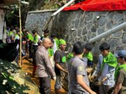 Akhiri Masa Pembinaan Angkatan Ke-5 SKCK Goes To School Polresta Bogor Kota, Puluhan Siswa Bantu Korban Terdampak Longsor di Kelurahan Menteng