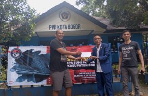 Ketua BK DPRD Kota Bogor Salurkan Bantuan Untuk Korban Gempa di Desa Purasari Leuwi Liang Kabupaten Bogor