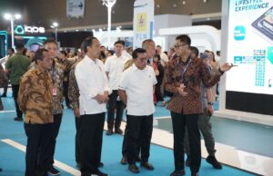 Dikunjungi Presiden Jokowi, Dirut PLN Paparkan Kesiapan Ekosistem Kendaraan Listrik di Booth PLN di PEVS 2024