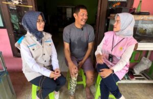 Kolaborasi YBM PLN dan Srikandi PLN UP3 Berikan Bantuan Kaki Palsu pada Pedagang Soto Mie Bogor