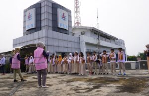 Kenalkan Pembangkit Listrik Tenaga Surya, Srikandi PLN UP3 Bogor Edukasi Siswa Sekolah Dasar
