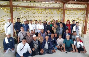 Majlis Rotib dan Manaqib Al Islami Khozanaturrohmah Dzikir Al-Iskho Bogor Lakukan Tour Wisata Ziarah ke Cirebon