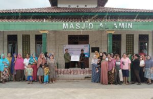 Jelang Hari Anak Nasional, YBM PLN Salurkan 150 Paket Daging Qurban Idul Adha 1445 H di Kecamatan Tenjolaya