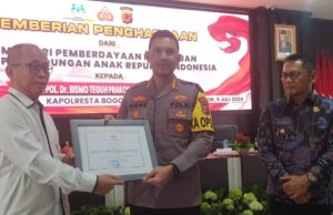 Program Inovatif SKCK Goes To School Polresta Bogor Kota Diganjar Penghargaan oleh Menteri PPPA