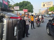 Pengemudi Pajero Sport Diduga Microsleep, Tabrak Motor dan Tiang Listrik di Bogor