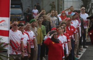 Prosesi Khidmat Penaikan Bendera di Tugu Kujang Dihadiri Sekda dan Tokoh Masyarakat