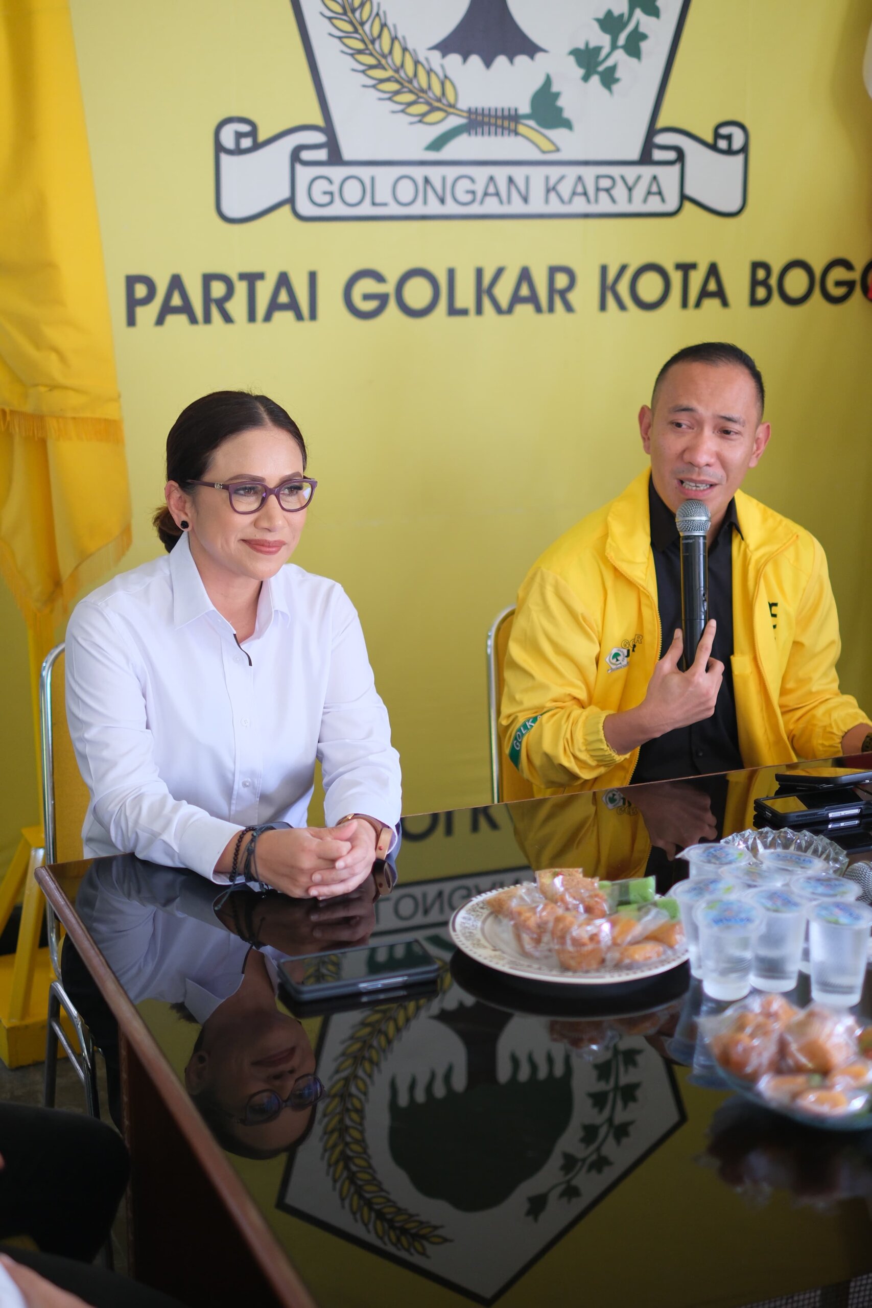 Rena Da Frina dan Rusli Prihatevy Bertemu Jelang Pendaftaran Pilwalkot Bogor, Ada Apa?