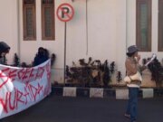 Aksi Massa di Depan RSIA Nuraida Tuntut Kejelasan Kasus Malpraktik Medis